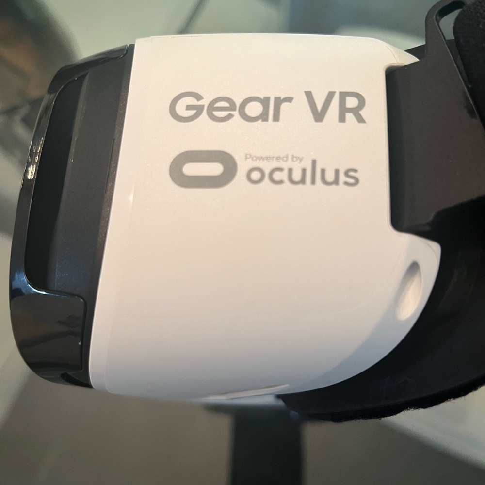 Samsung Dark Gray VR Headset